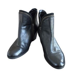 Earth Hawthorne Black Leather Booties Size 8B